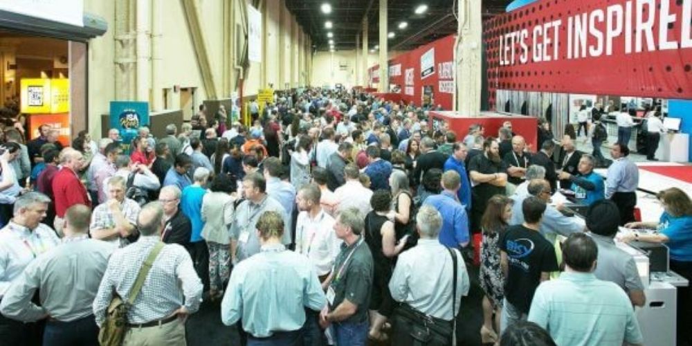 Image of a very busy expo for a blog post about ISA Sign Expo